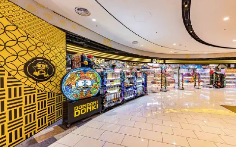 這是一張有關標題為 高雄唐吉訶德（DON DON DONKI）大立店開幕 的圖片